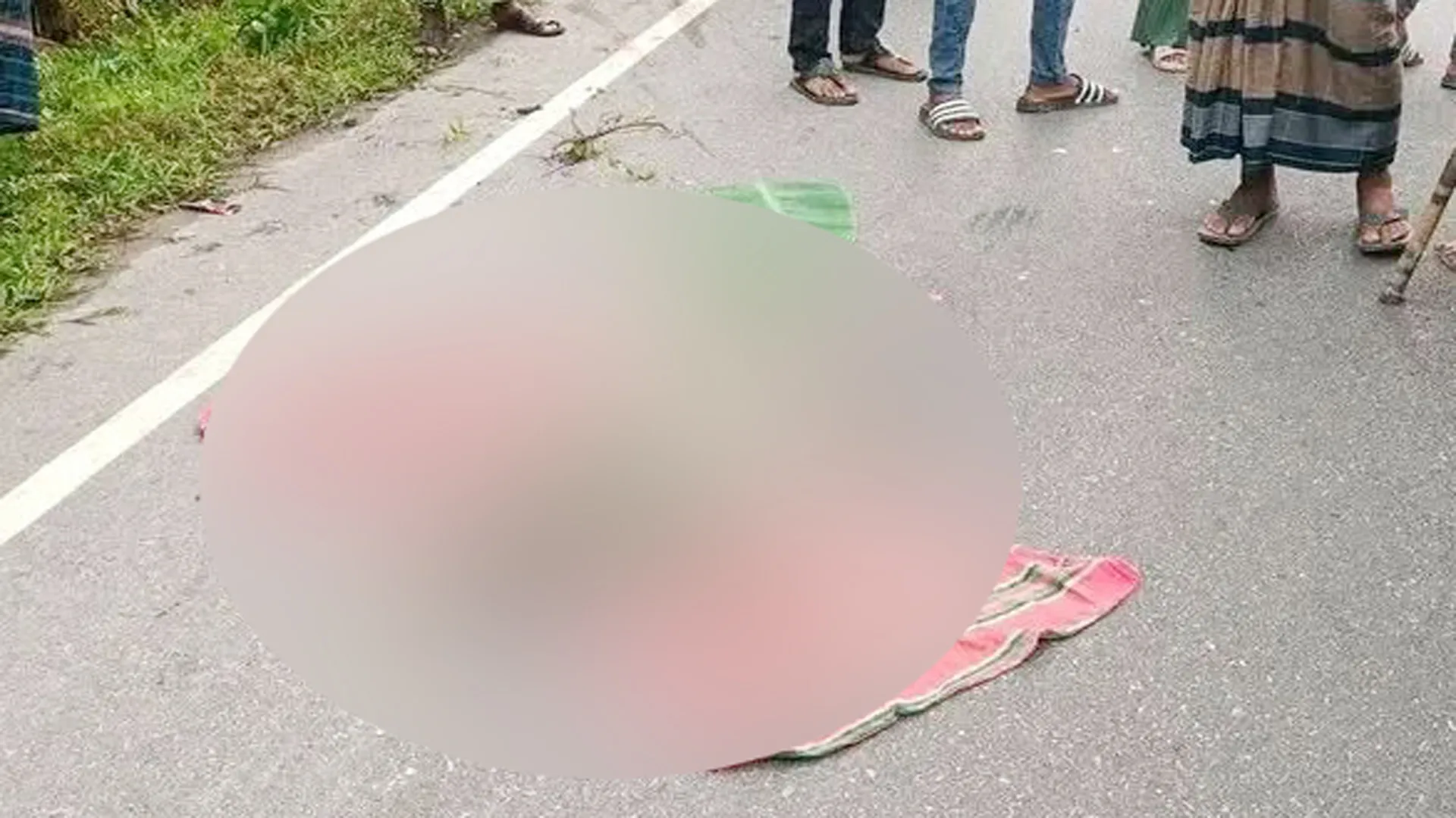লালমোহনে বাসচাপায় শিশু নিহত